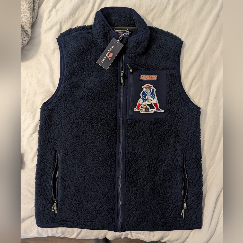 NWT custom Men's medium new England patriots vineyard vines Sherpa vest